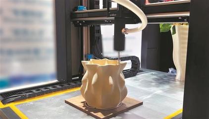 外商看廣交會上的'高新尖' 3D打印碗碟玩出花，隧道里燒出'金屬瓷'陶瓷制品